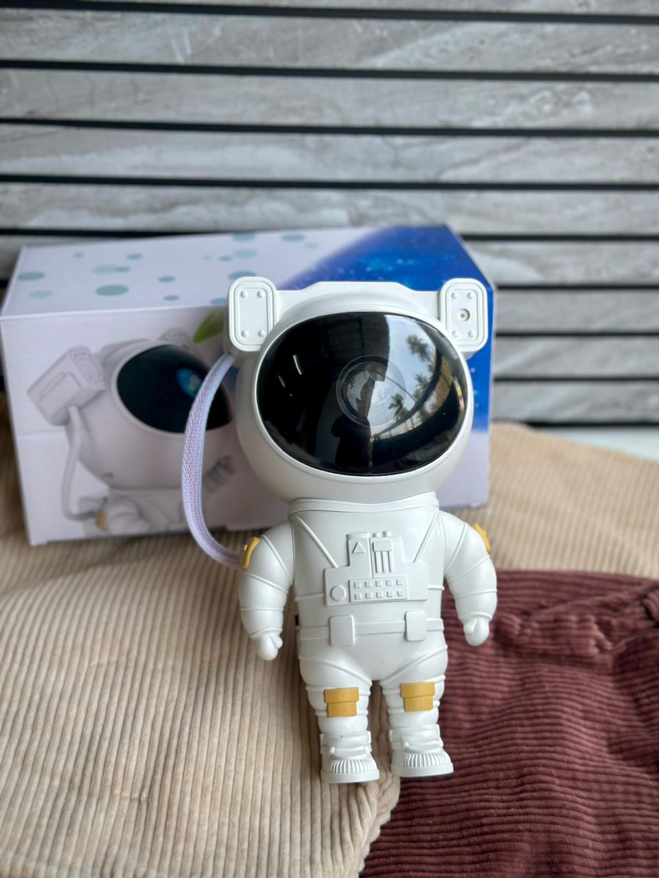Astronaut Galaxy Starry Sky Projector – LED Nebula Night Light with Remote Control for Bedroom, Gaming Room, and Home Theater Decor