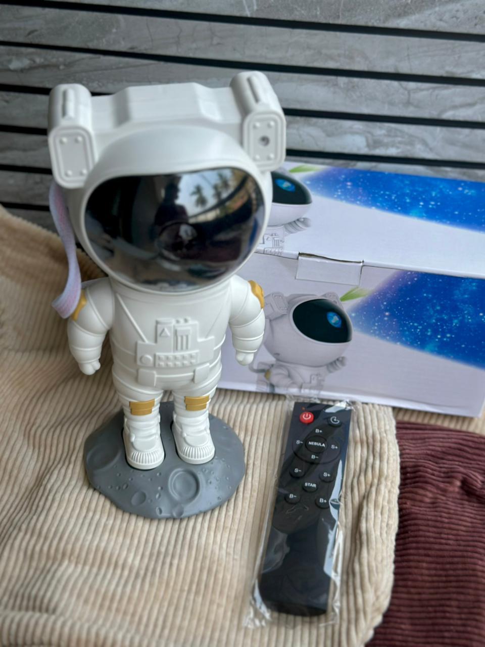Astronaut Galaxy Starry Sky Projector – LED Nebula Night Light with Remote Control for Bedroom, Gaming Room, and Home Theater Decor